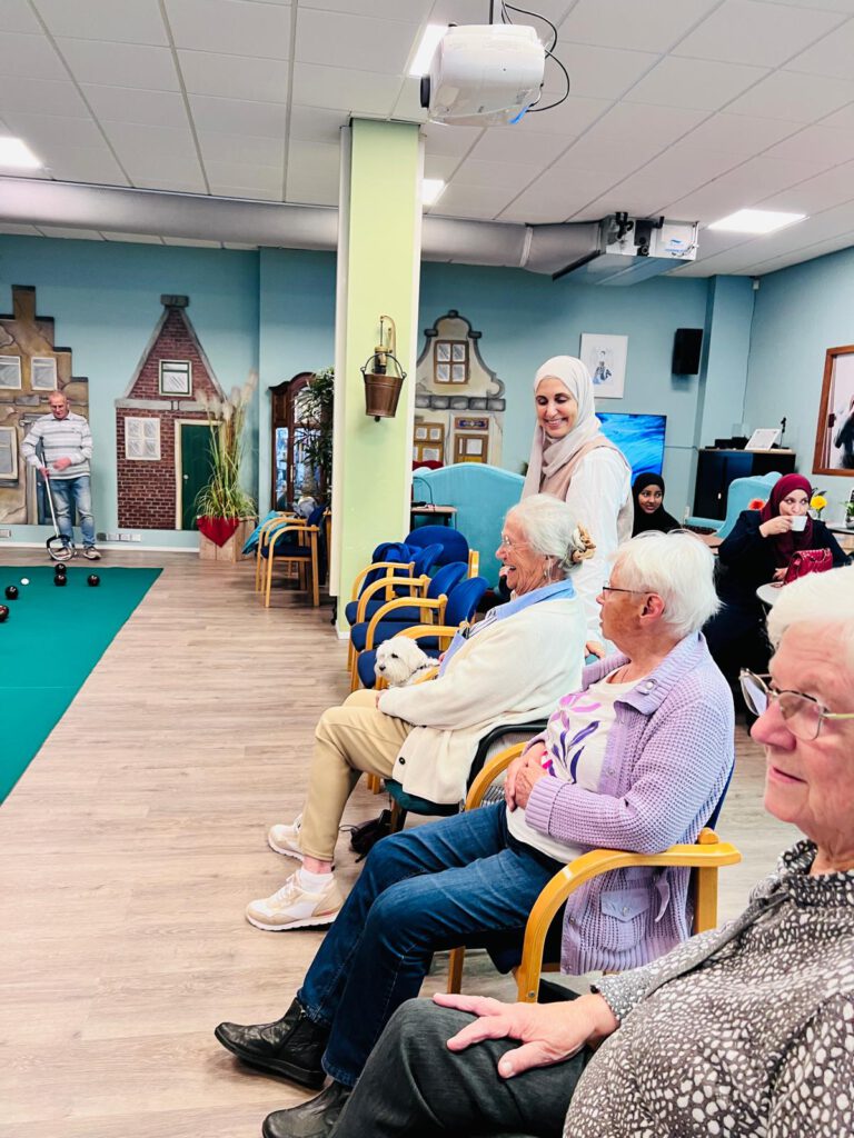 Lees meer over het artikel Vrouwengroep Trefpunt bezoekt Soos Blauwhuis in Schiedam