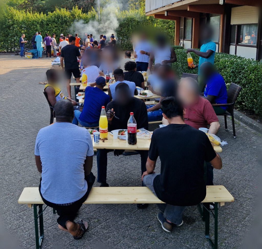 Lees meer over het artikel Samen aan tafel: een BBQ vol verbinding en menselijkheid in Vlaardingen